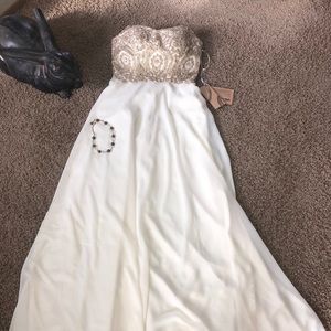 Stunning Ivory & Gold Brocade Formal Size 8